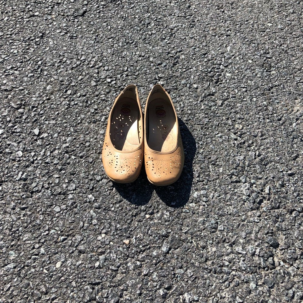 Stylish Tan Flats